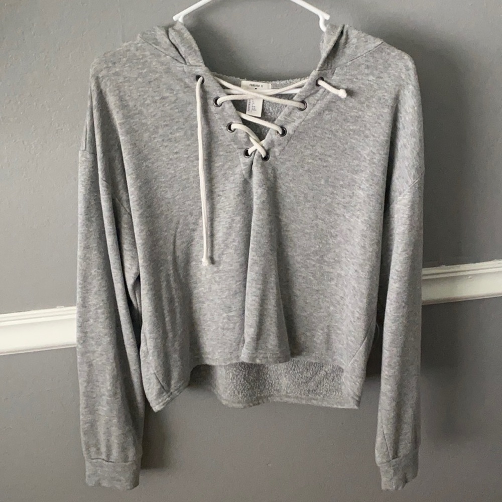 Cropped hooded sweater